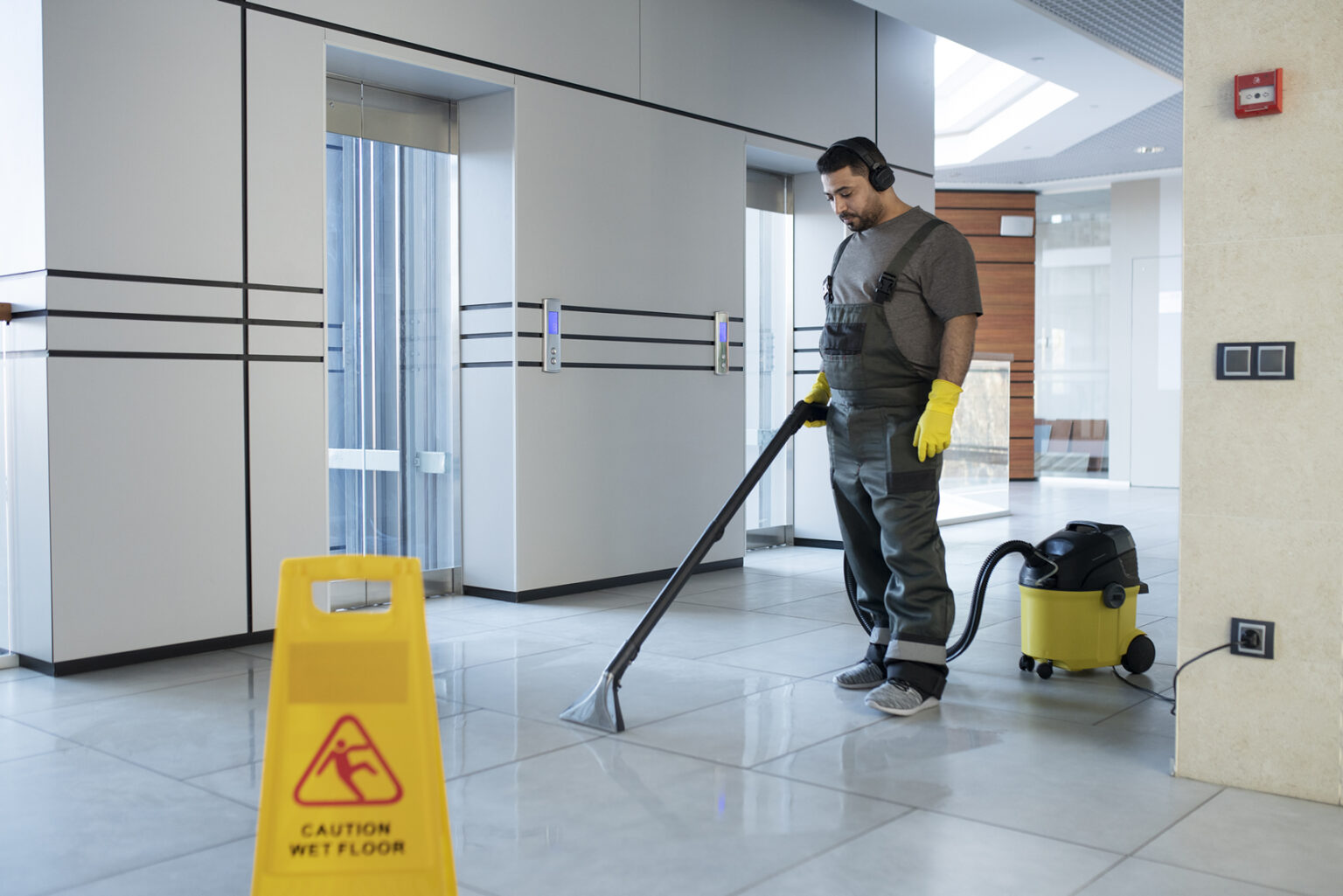 Intra Clean: Mantenimiento de limpieza para oficinas y despachos
